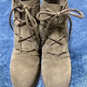 Sorel Evie Lace Up Boots in TaupeWomen SZ 9- Box15